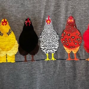 Source Unknown Gray Tee with Colorful Chicken Design